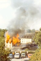 Karlsfors Kvarn bränns ned av brandkåren den 29/8 1973 trots stora protester från Nyköpingsborna