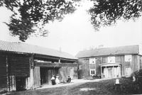 Loftbod vid Högberga gård i Vansö socken, foto från 1909