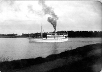 Kanalbåt på passerar Gamla Oxelösund, tidigt 1900-tal