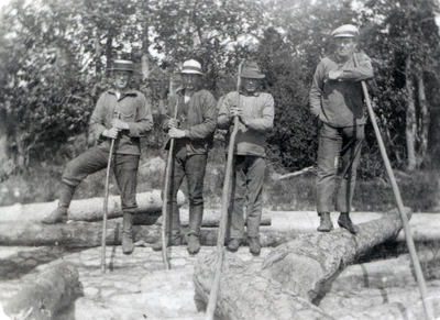 Timmerflottning vid Helgö i Tystberga år 1915