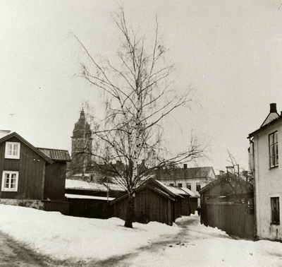 Kv Bardskäraren sett från Pumptorget i Strängnäs