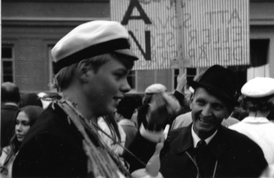 Hans Lindbergs studentexamen 1968, här med pappa Linus