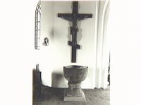 Dopfunt och krucifix, Ludgo kyrka