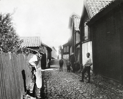 Lillgatan i Strängnäs år 1904