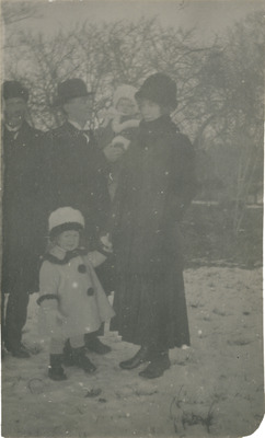 Grupporträtt i snön, 1920-talet