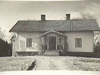 Lida med manbyggnad uppförd omkring 1850