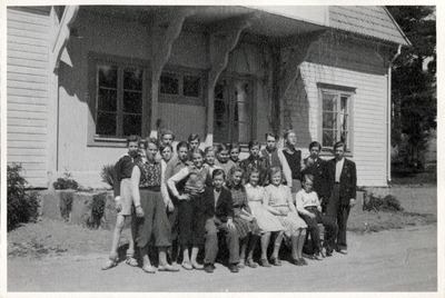 Klassfoto vid Solbacka Läroverks elevhem Klostret, 1940-tal