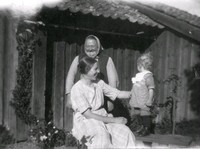 Karl-Axel Lundberg med mor Olga samt Erika Malmberg Sigges.