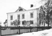 Rosenkälla gård med manbyggnad av okänt årtal ombyggt 1880