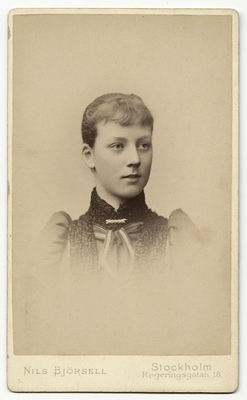 Visitkort, kvinnoporträtt, foto Nils Björsell, Stockhom. Har tillhört Bodil Güntzel