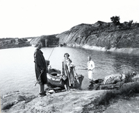 Carl Göran och Mona Mörner med Axel Stackelberg vid Uttergryt, ca 1940-tal