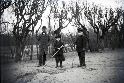 Carl Sikström med Helene och Carl Åkerhielm på Ökna, 1890-tal