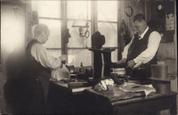 Hattmakare Edward Pettersson omkring 1920
