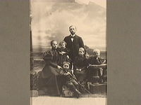 Bokhandlare Oscar Linderoth med familj