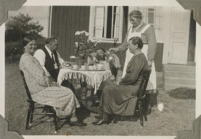 Kaffebjudning vid Segersta 1930