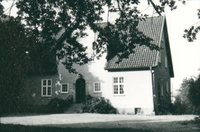 Läkarvilla på Sundby sjukhusområde vid Strängnäs 1986