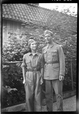 Hillvid och Axel Edhager på permission, 1940