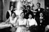 Tjänstefolk på Nynäs, juletid ca 1920