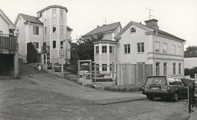 Glasbergsgränd 4 och 2B i Strängnäs