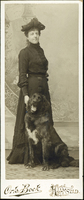 Clara Fleetwood född Sandströmer (1861-1942) med hund