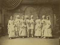 Grupporträtt med Anna Sandströmer och sju personer, iförda teaterkostymer, 1880-tal