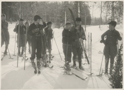 Elever åker skidor, Solbacka Läroverk, 1931