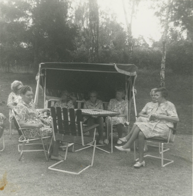 Gruppfoto vid en hammock