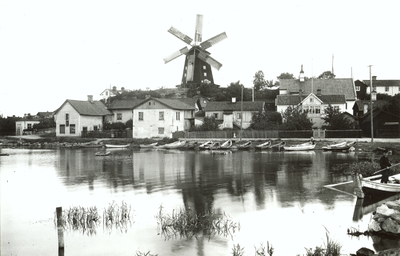 Strängnäs Kvarnkullen före kajbygget (1915) men efter godtemplarhusbygget 1910.