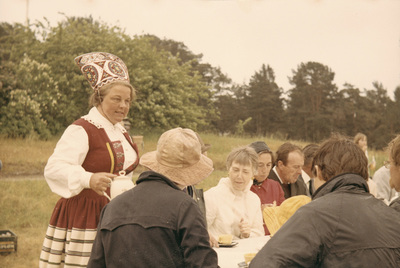 Erna Lagerström i estnisk folkdräkt 1965