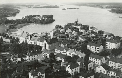 Kamerablick från domkyrkotornet i Strängnäs tagen år 1922.
