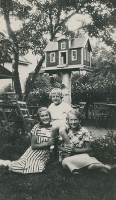 Porträtt på tre barn, 1930-talet