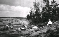 Badande människor i Oxelösunds skärgård, tidigt 1900-tal