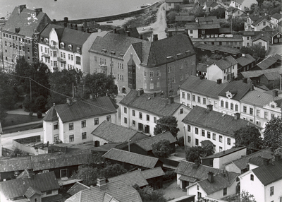 I kv. Norrtull i Strängnäs bygger Södermanlands Ensk. Bank.