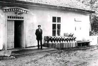 Mejeriet vid Torps säteri, Husby-Oppunda år 1921, mejeriarbetare Ernst Åberg född 1901