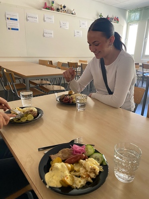 Lunch i matsalen på Europaskolan Rogge