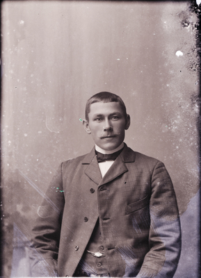 Porträtt, Arvid Pettersson, Skenäs, 1903