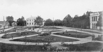 Teatern med den nyanlagda Teaterparken i Nyköping