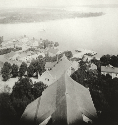 Utsikt över Roggeborgen i Strängnäs mot kv kapellet och Hörngården.