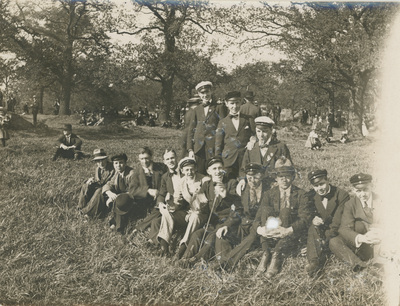 Gruppfoto ute i naturen