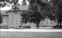 Byggnad på Sundby sjukhusområde vid Strängnäs 1986