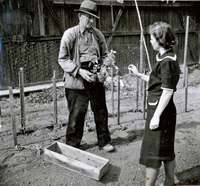 Mona Mörner och trädgårdsmästare Hallgren, 1940-tal