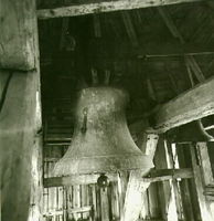 Kyrkklocka i Lerbo klocktorn år 1969