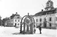 Sommarutställning på Stora Torget och pumpen