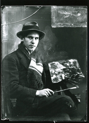 Konstnären Per Månsson med palett, troligen 1920-tal