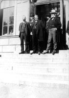 Lärare vid Nyköpings högre allmänna läroverk, tidigt 1900-tal