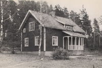 Bottens Ängstuga med mannbyggnad uppförd 1934.