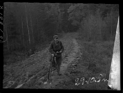 En man på cykel