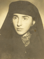 Enisas mor Behija född 1909