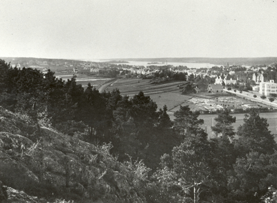 Utsikt från Långberget åt nordväst över Sörgärdet i Strängnäs