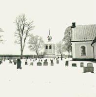 Stora Malms kyrka med kyrkogård